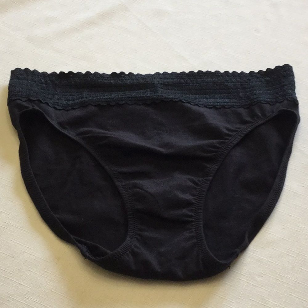 warner’s NWOT Black Panties M/6